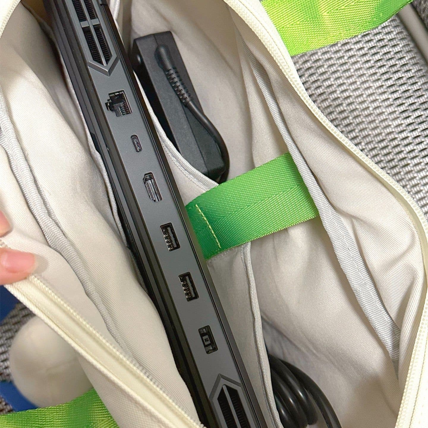 image-Portable Large Capacity Multifunctional Tote Bag