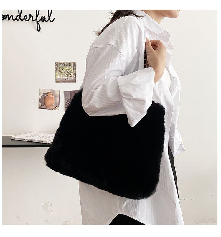 image-Women's Fashion Large Capacity Versatile Chain Crossbody Shoulder Bag