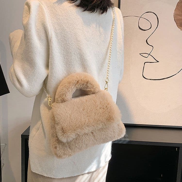 image-Women's Fashion Pearl Chain Plush Hand-carrying Bag