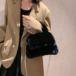 image-Women's Fashion Pearl Chain Plush Hand-carrying Bag