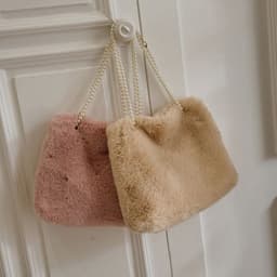 image-Women's Fashion Large Capacity Pearl Plush One-shoulder Crossbody Bag
