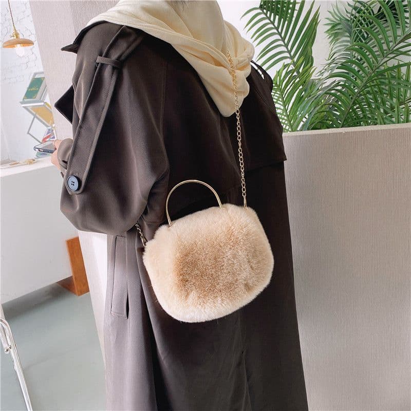 image-Women's Fashion Chain Plush Crossbody Bag