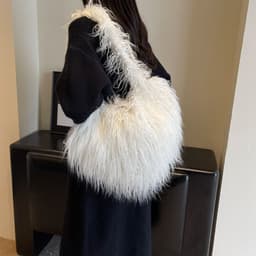 image-Plush Armpit Shoulder Bags Winter Large Capacity Personalized Heart Bag Women's Luxury Handbags High Quality Valentine's Day Gift