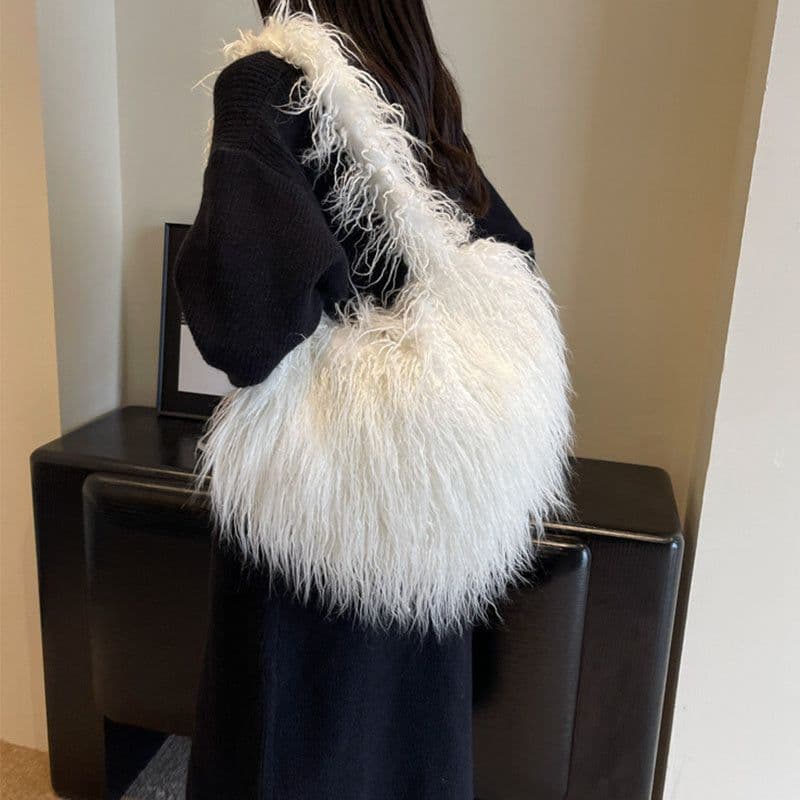 image-Plush Armpit Shoulder Bags Winter Large Capacity Personalized Heart Bag Women's Luxury Handbags High Quality Valentine's Day Gift
