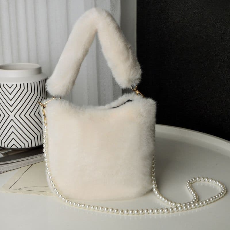 image-Checkerboard Plush Bucket Bag With Pearl Chain Design Winter Fashion Luxury Handbags For Women Personalized Shopping Shoulder Bags