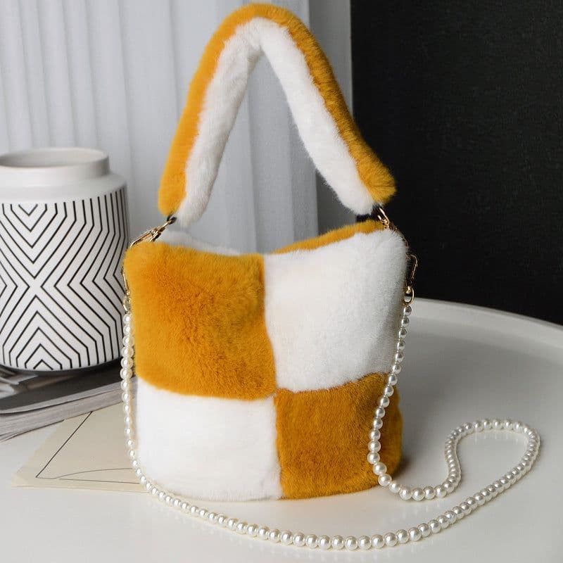 image-Checkerboard Plush Bucket Bag With Pearl Chain Design Winter Fashion Luxury Handbags For Women Personalized Shopping Shoulder Bags