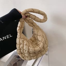 image-Personalized Lightweight And Large Capacity Fashion New Cloud Pleated Big Bag For Women