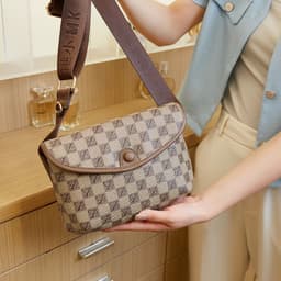 image-Women's Bag New Small Square Fashion Retro Printing