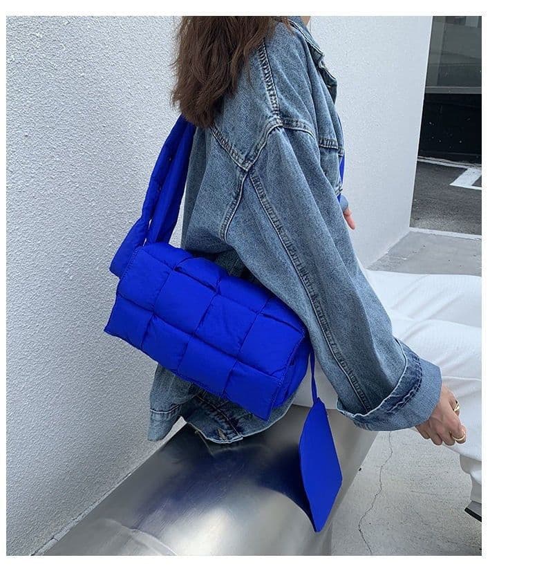 image-Single Shoulder Crossbody Sponge Woven Diamond Plaid Pillow Bag
