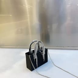 image-National Network Red Rhinestone Tassel Chain Small Square Bag Fashion Portable