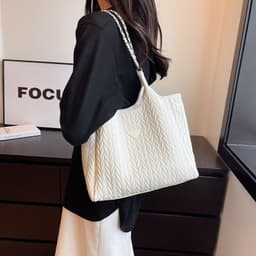 image-Women's Pleated Chain Large Capacity Shoulder Bag