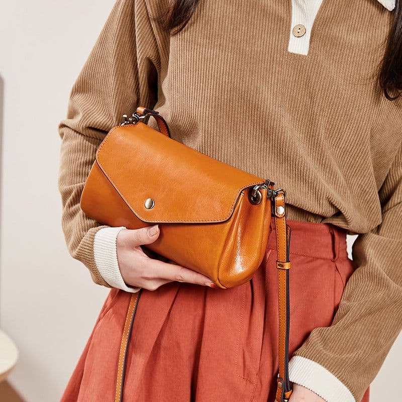 image-High-grade First Layer Cowhide With More Than Handmade Bag Compartments