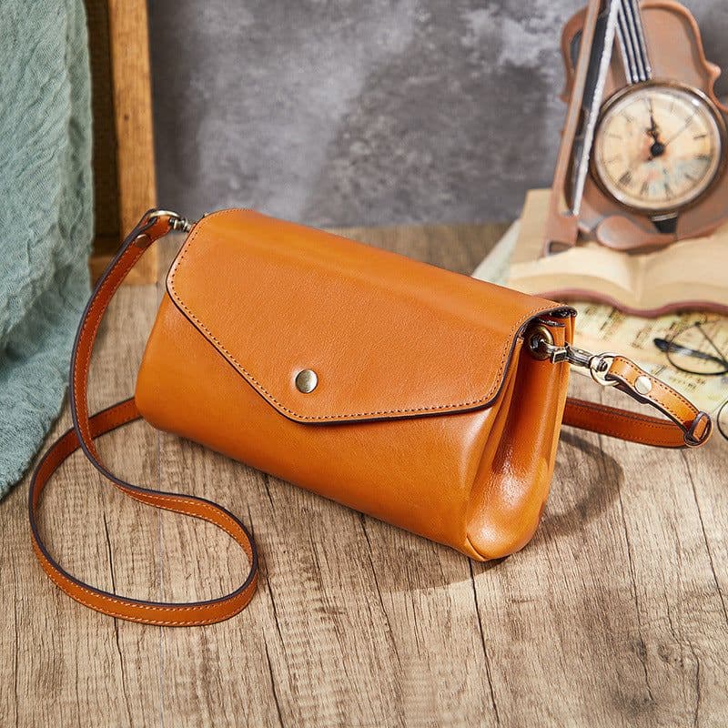 image-High-grade First Layer Cowhide With More Than Handmade Bag Compartments