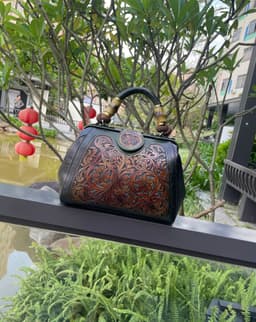 image-Women's Fashion Retro Clip Leather Carving Shoulder Messenger Bag