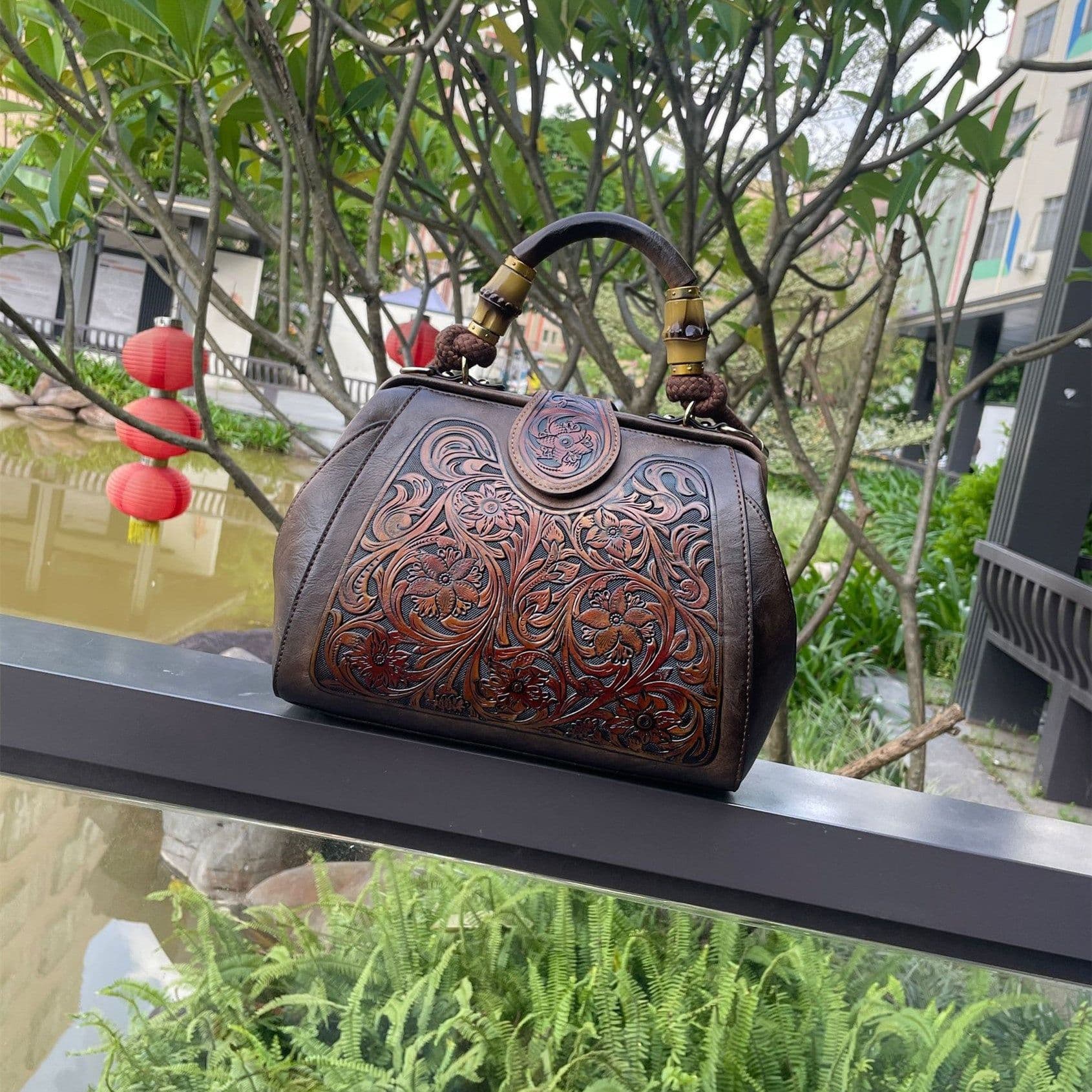 image-Women's Fashion Retro Clip Leather Carving Shoulder Messenger Bag
