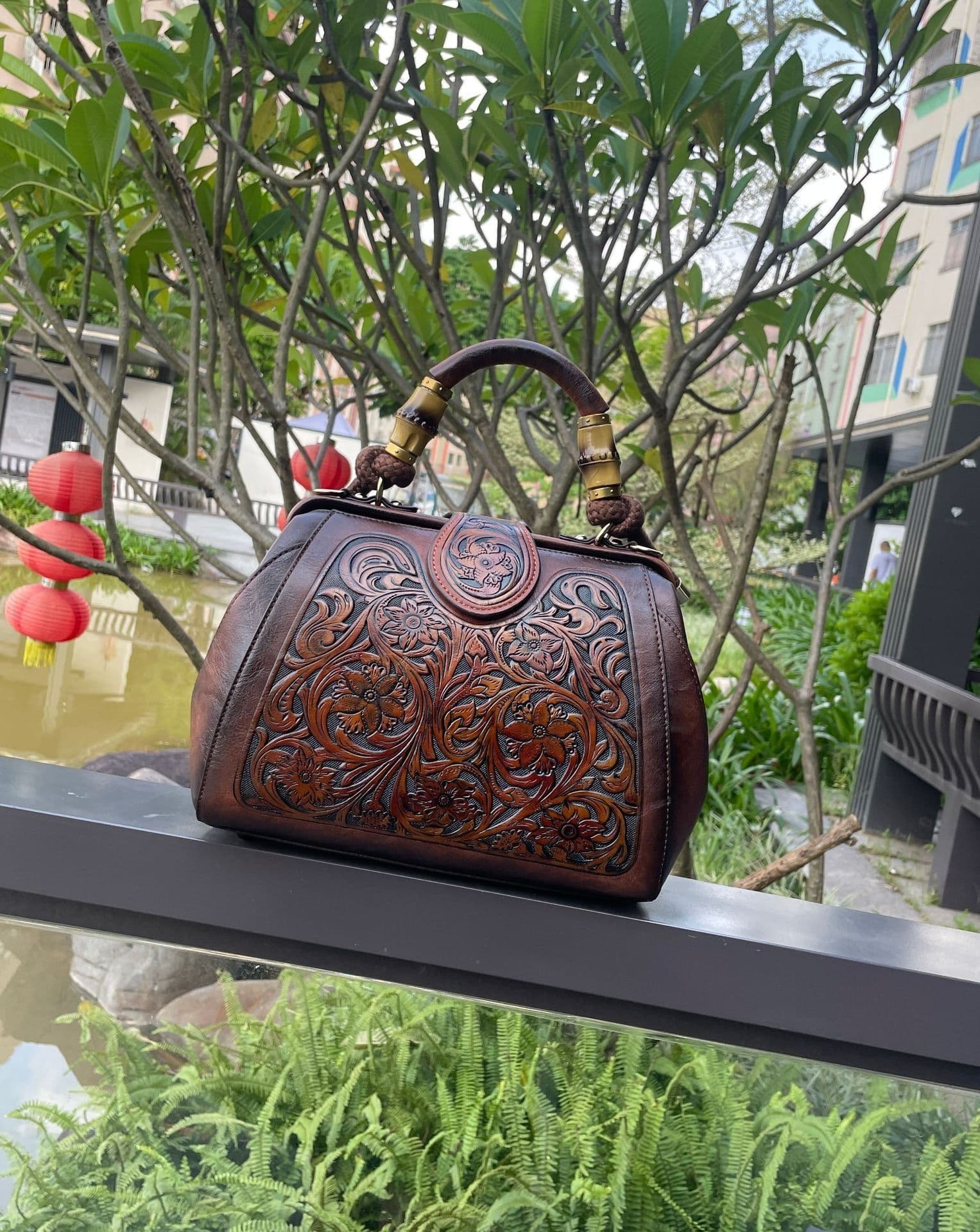 image-Women's Fashion Retro Clip Leather Carving Shoulder Messenger Bag