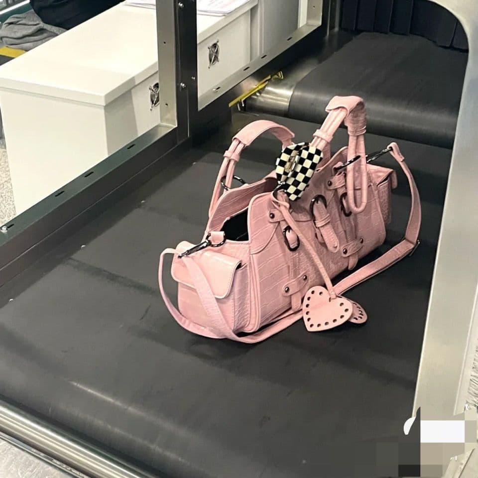 image-Square Rivet Hand-carrying Hand-carrying Crossbody Bag