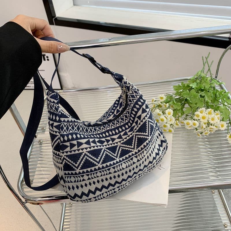 image-Large Capacity Canvas Bag New Fashion Commuter Women