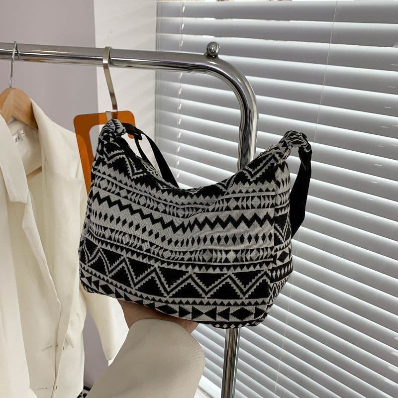image-Large Capacity Canvas Bag New Fashion Commuter Women