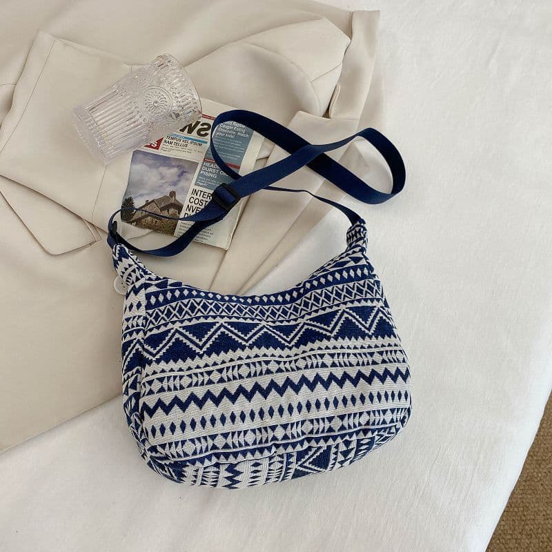image-Large Capacity Canvas Bag New Fashion Commuter Women