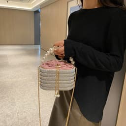 image-European And American Fashion One-shoulder Ins Women's Crossbody Classic Style Pearl Hand Dinner Bag
