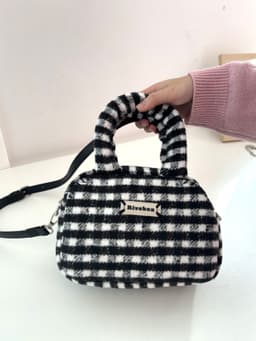 image-Niche Autumn And Winter Messenger Bag Plush Lady