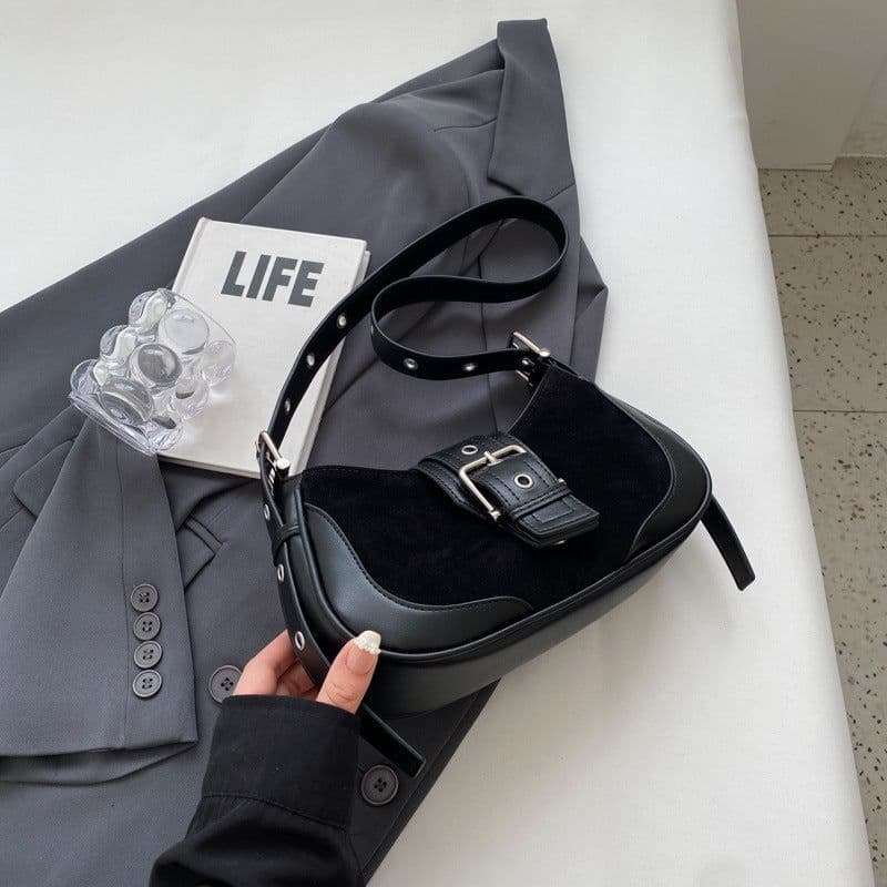 image-New Women's Autumn Winter Retro All-match Messenger Bag