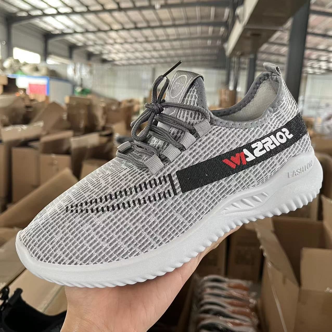 image-New Flyknit Men's Shoes Korean Style Trendy Casual Shoes Comfortable