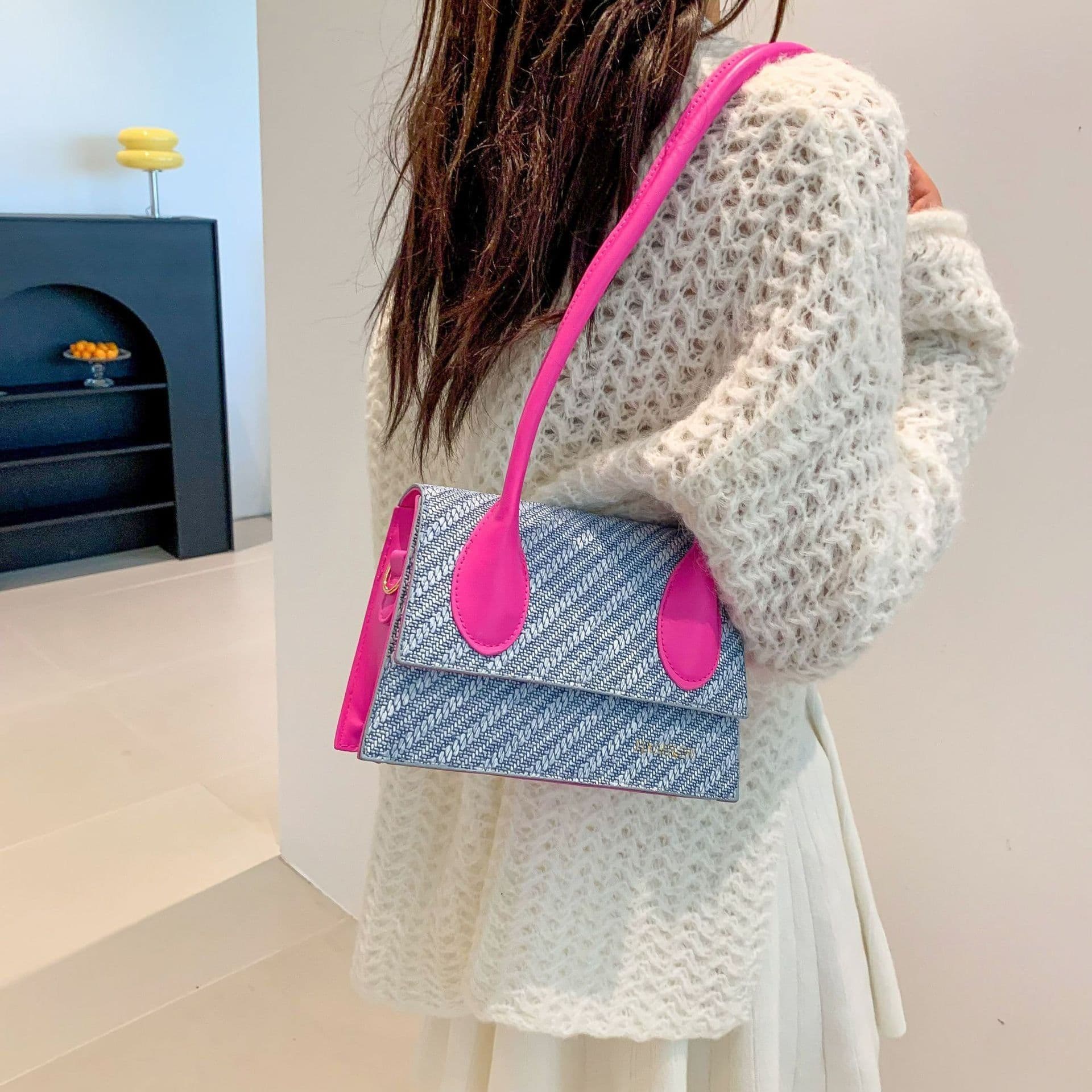 image-Summer New Fashion All-match Messenger Bag Advanced Texture Women