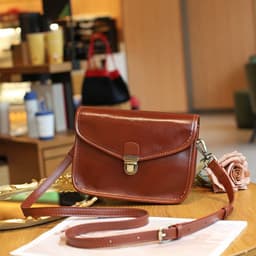 image-Women's Messenger Bag Large Capacity Genuine Leather High Sense