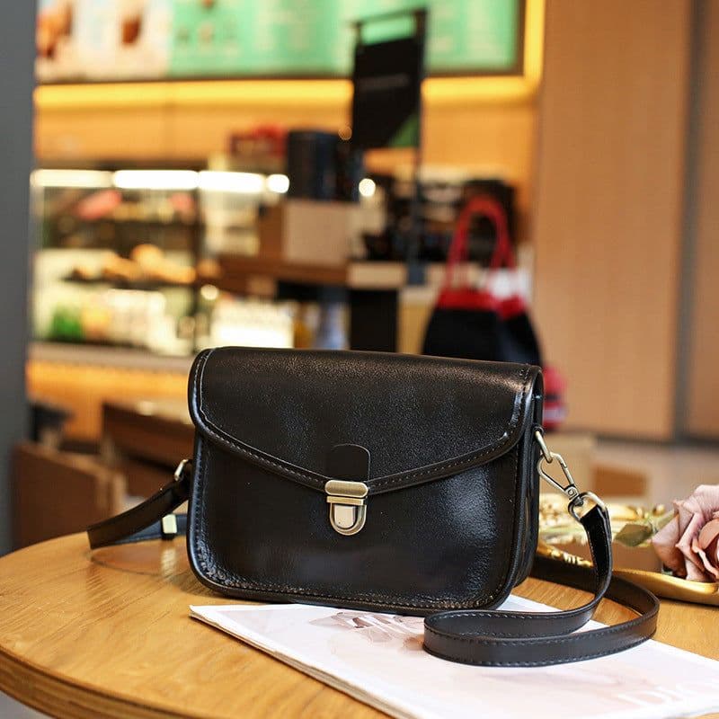 image-Women's Messenger Bag Large Capacity Genuine Leather High Sense