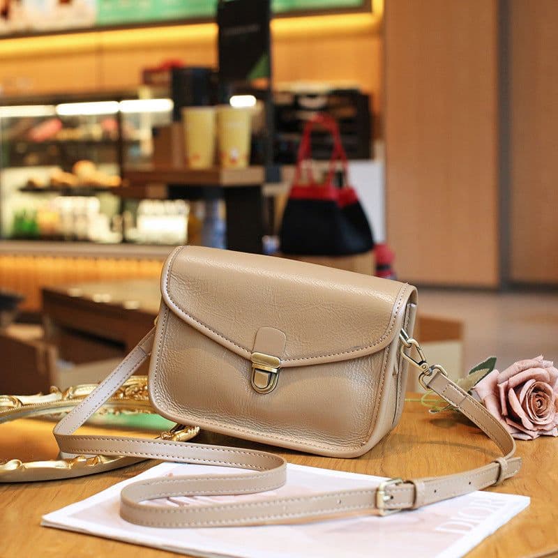 image-Women's Messenger Bag Large Capacity Genuine Leather High Sense