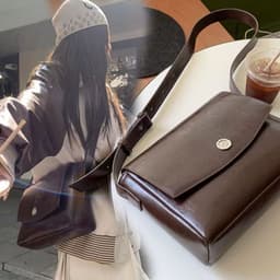 image-Large Capacity Tote Retro Textured Commuter Bag