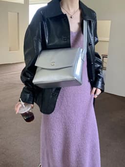 image-Large Capacity Tote Retro Textured Commuter Bag
