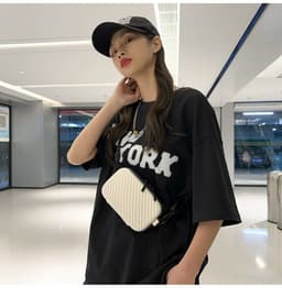 image-Crossbody Japanese Style Simple Couple One-shoulder Bag