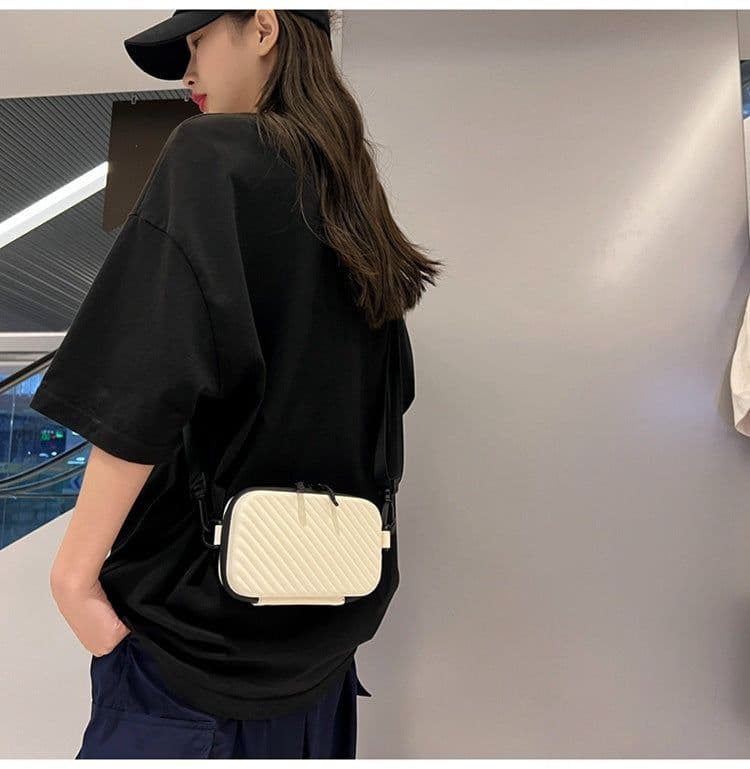 image-Crossbody Japanese Style Simple Couple One-shoulder Bag