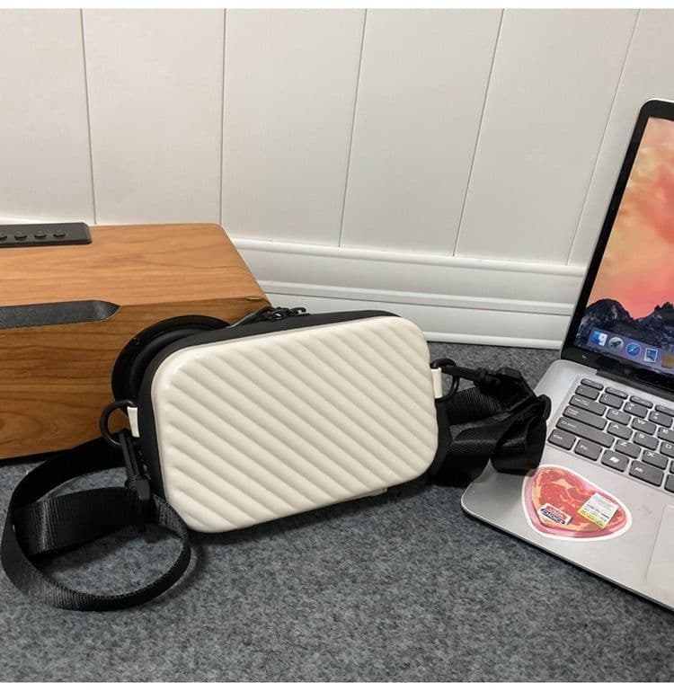 image-Crossbody Japanese Style Simple Couple One-shoulder Bag