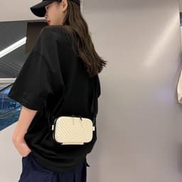 image-Crossbody Japanese Style Simple Couple One-shoulder Bag
