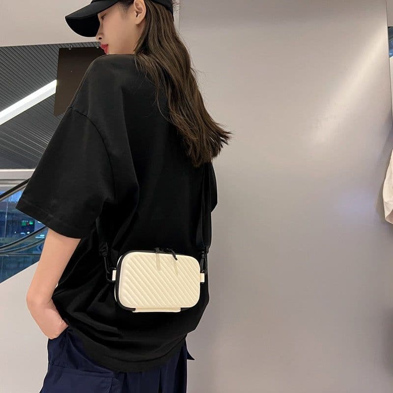 image-Crossbody Japanese Style Simple Couple One-shoulder Bag