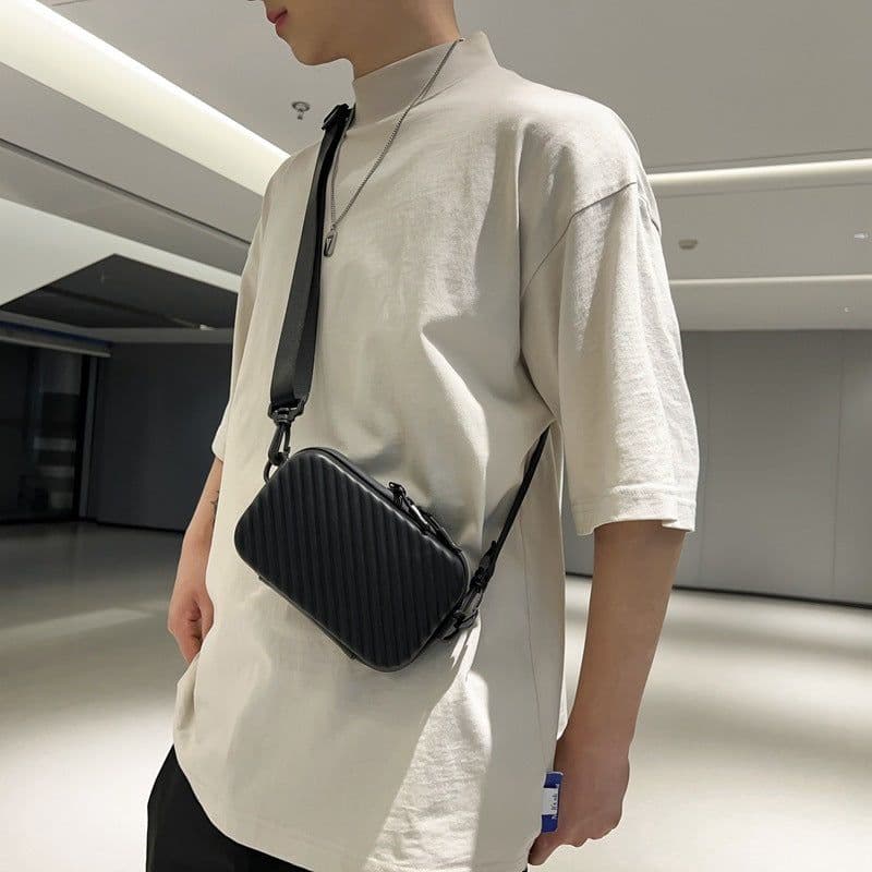 image-Crossbody Japanese Style Simple Couple One-shoulder Bag