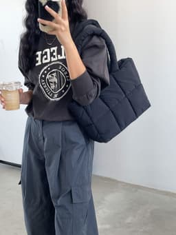 image-Large Capacity Plaid One-shoulder Portable Commuter Hand-carrying Bag