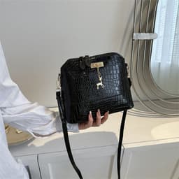 image-Women's Fashion Casual Large Capacity Solid Color Crossbody Bag