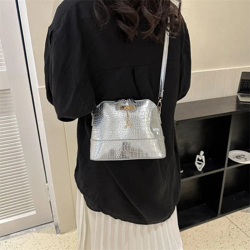 image-Women's Fashion Casual Large Capacity Solid Color Crossbody Bag