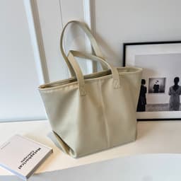image-Niche, High-end Commuting Retro Women's Tote Bag