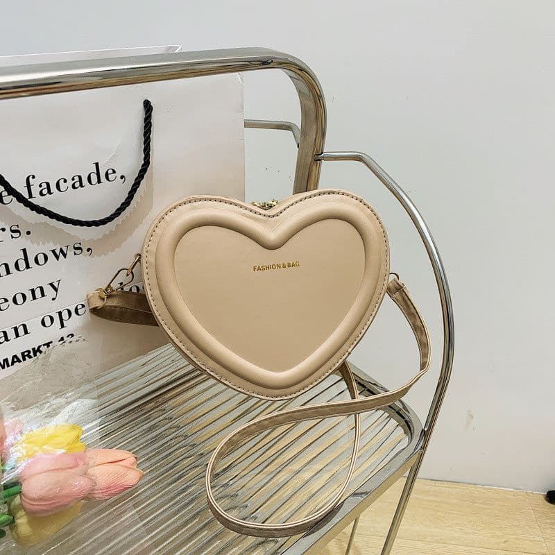 image-Fashion Heart Shaped Shoulder Messenger Bag