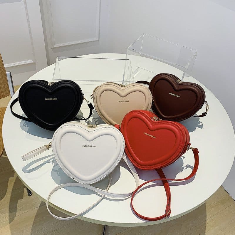 image-Fashion Heart Shaped Shoulder Messenger Bag