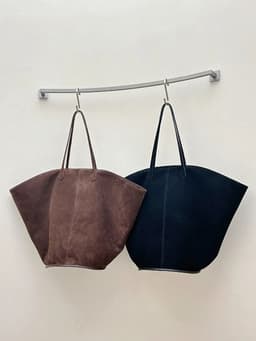 image-Versatile Handheld Shoulder Bag Large Capacity Totes Frosted Suede Maillard Women's Bag
