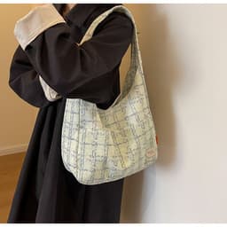 image-Large Capacity Women's Knitted Woven Bag