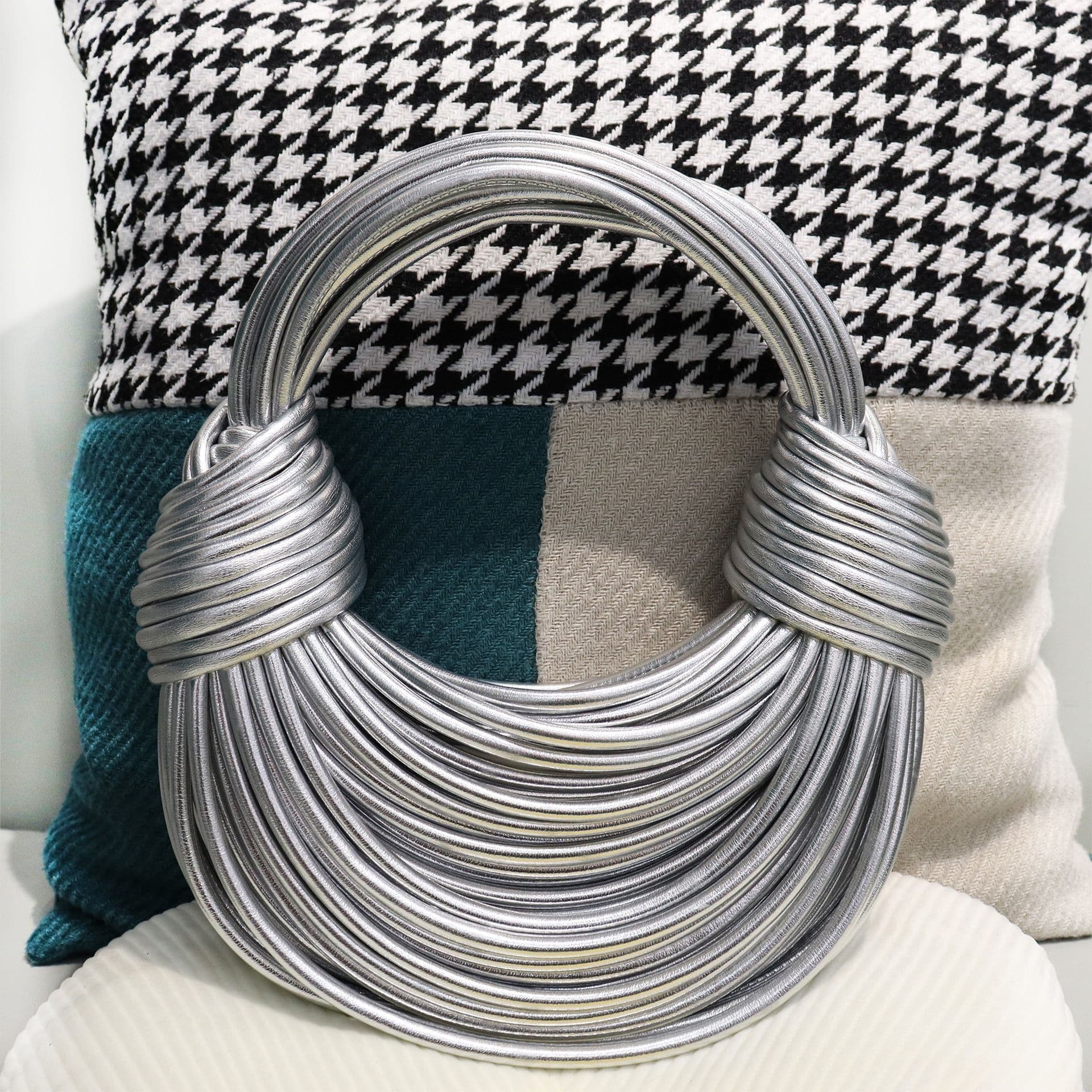 image-Women's Fashion Solid Color Handmade Woven Handbag