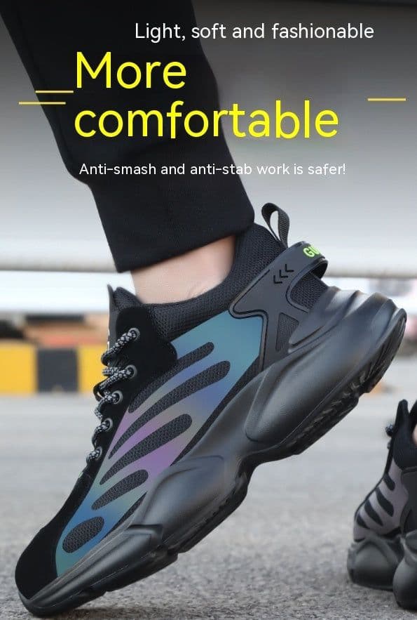 image-Wearing Protective Shoes For Male Workers To Prevent Smashing And Stabbing